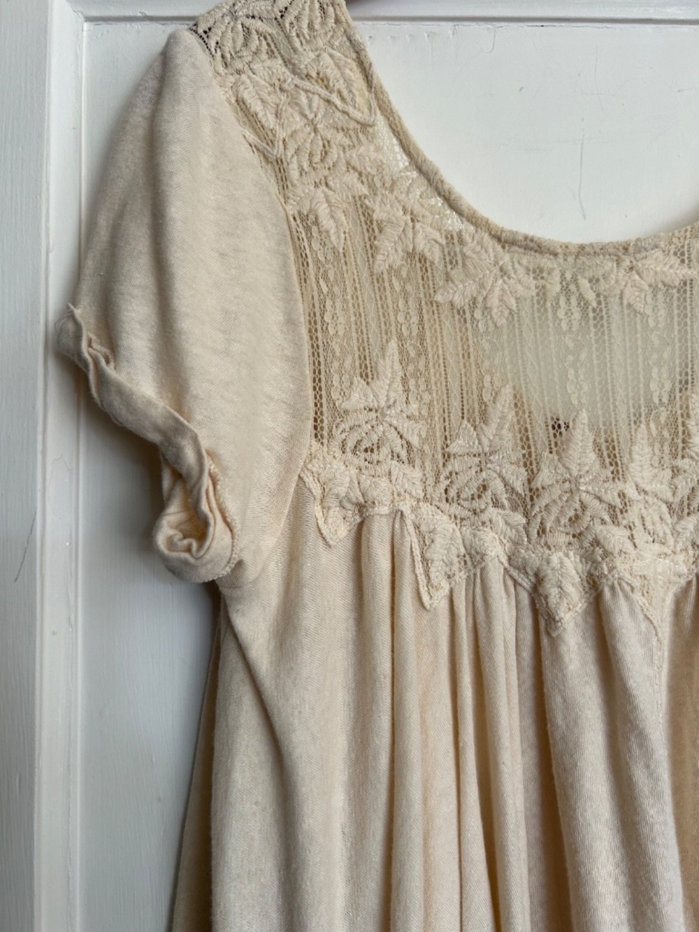 NEW WITH TAGS - FREE PEOPLE EMBROIDERED TOP WITH LACE & UNEVEN HEM, COLOR IVORY